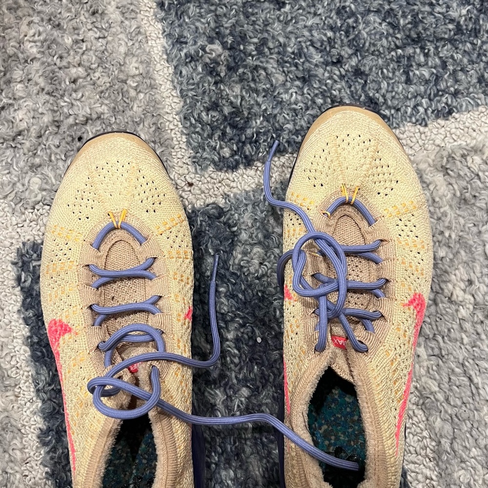Nike Women's Beige and Lavender Knit Sneakers